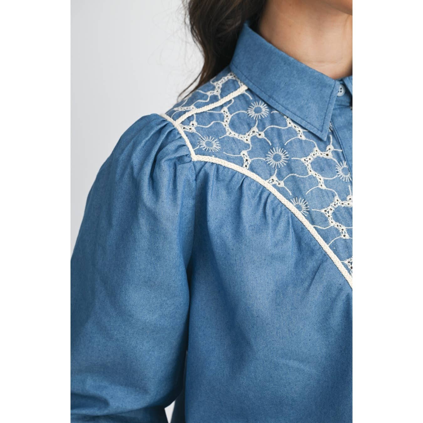 EMBROIDERED BLOUSE